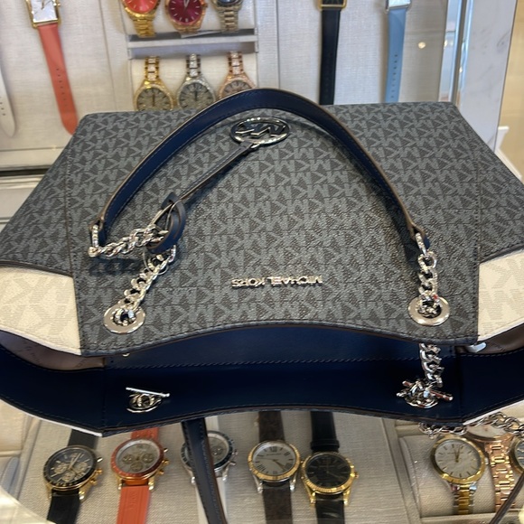 MICHAEL KORS
Jet Set Travel Lg Signature Chain Shoulder Tote Bag
Navy Multi
NWT - Picture 10 of 16